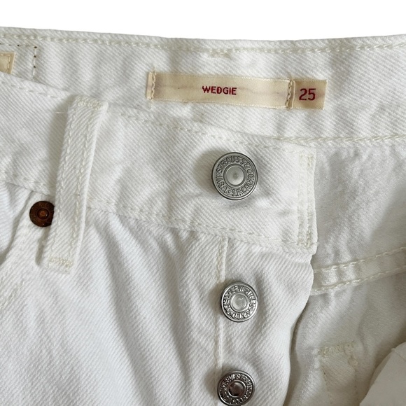 Levi’s Premium Wedgie Icon Fit Ankle Cropped Ripped
Distressed 25 White - Picture 6 of 16
